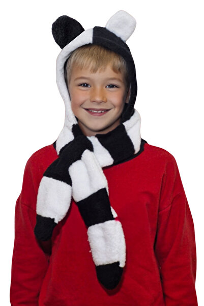 İpek Tekstil In the Cold; the Hat and Scarf Are Designed to Prevent Cold Ears and Throat.