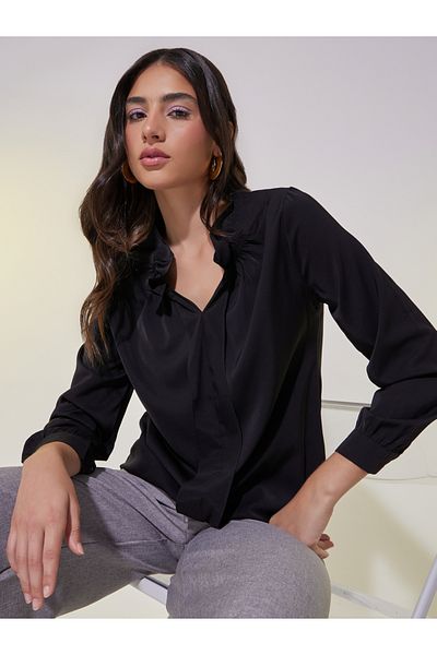 Take Two By Styli بلوزة ساتان سادة برقبة على شكل حرف V وأكمام طويلة