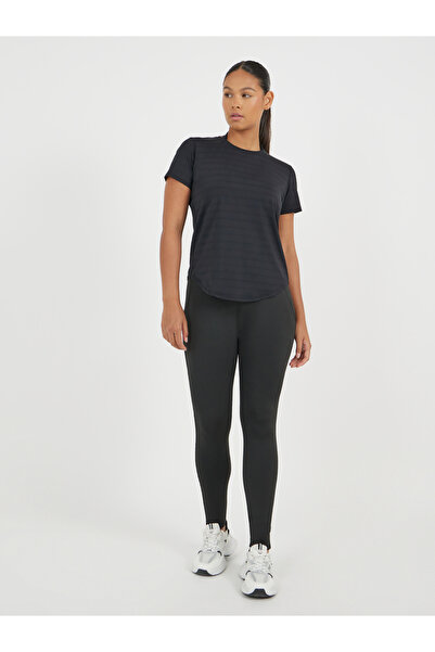 Styli بنطال ضيق بتفاصيل محيط الدرزات