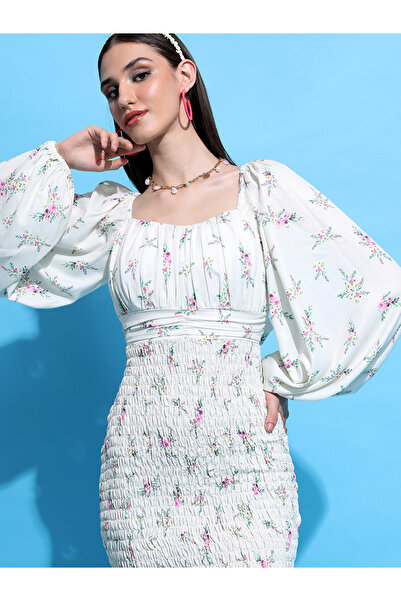 Tokyo Talkies By Styli فستان قصير ضيق بطبعة زهور كاملة مع تفاصيل مطرزة