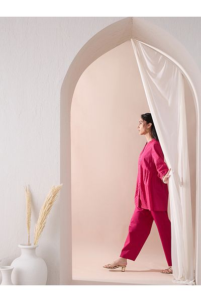 Femmella By Styli سترة دوبي من القطن المزخرف مع بنطلون مستقيم من مجموعة ملابس عرقية