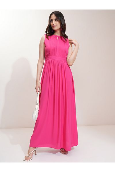 Tokyo Talkies By Styli Solid Keyhole Neck Pleated A-Line Maxi Dress