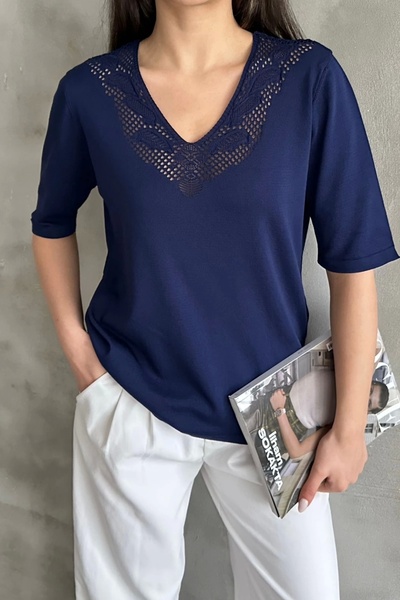 Bİ.GİYSEN Bluză de damă, albastru marin, cu decolteu în V și detaliu la spate...