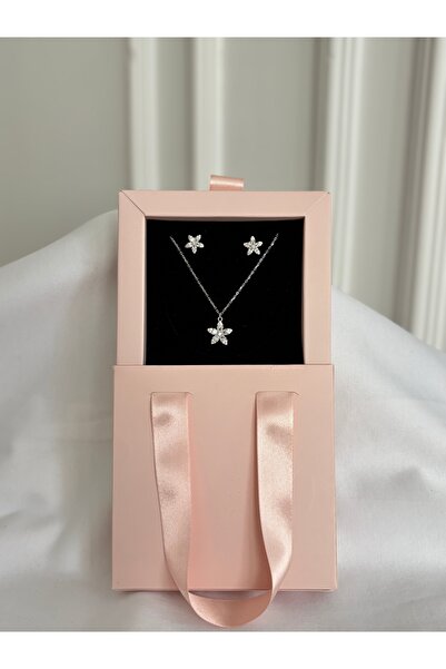 Silver Kadınlar Günü Özel 925 Ayar Gümüş Çiçek Taşlı Özel Gün Kadın Kolye Küpe Takım Set / Kutulu Gönderim