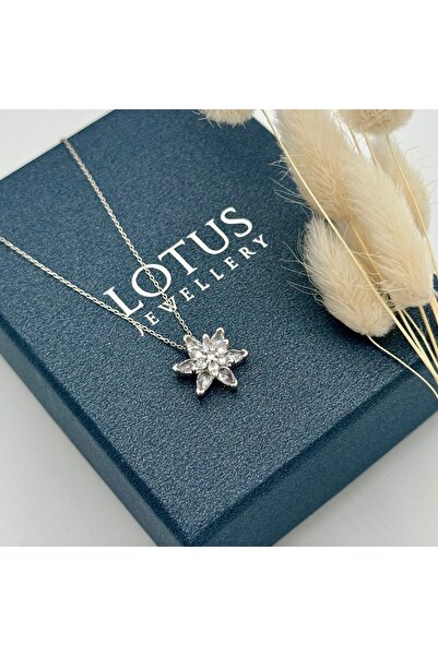 LOTUS JW Işıklı Kolye Kutulu Gümüş Lotus Çiçeği Kolye | 925 Ayar Gümüş Kolye