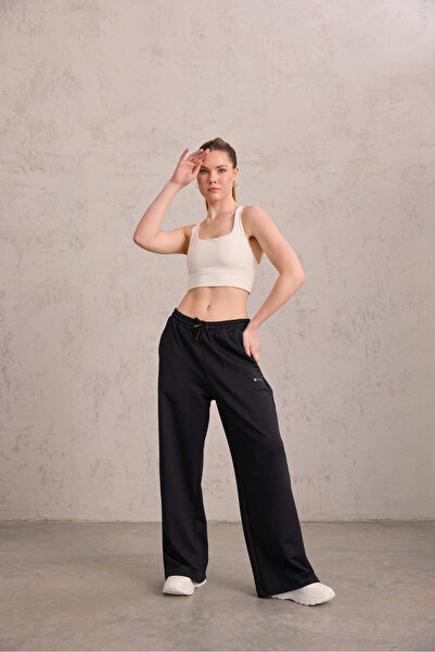 Laina Φαρδιά φόρμα