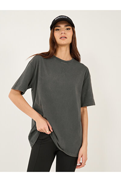 Styli تي شيرت كبير الحجم بياقة دائرية ومغسول بالحامض