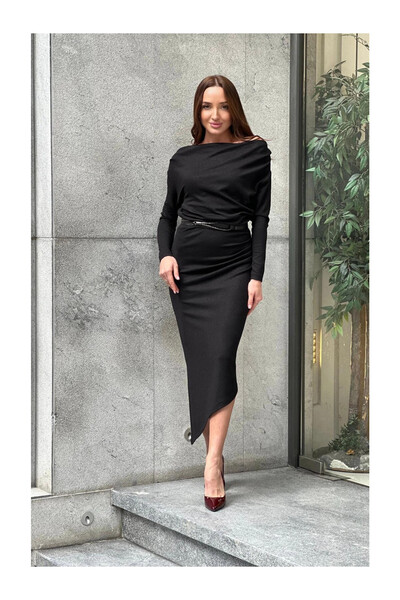 MODATALİKA Trend Kadın Bu göz Alıcı Siyah Elbise, Modern Ve Zarif Tasarımı İle Fark Yaratıyor.