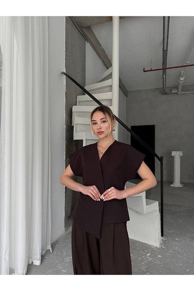 buqre's moda Детайлна асиметрична жилетка със златни копчета