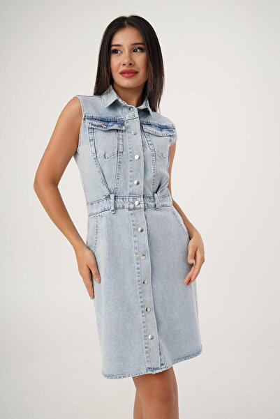 Hipo Trend Rochie sport din denim - mâneci zero și închidere cu capse