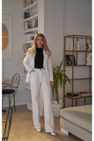 Rabia Çelik Kadın Beyaz Çizgili Yüksek Bel Pantolon Tek Düğmeli Blazer Ceket 2Li Takım Elbise
