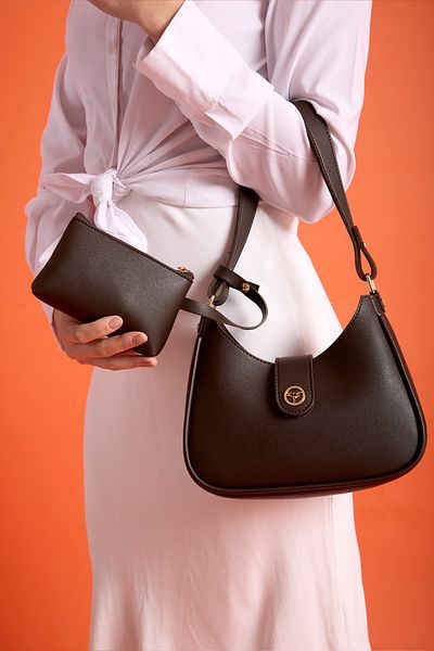 Garbalia Women's Brown Shoulder and Shoulder Bag with Larissa Magnet Cover Puppy Wallet