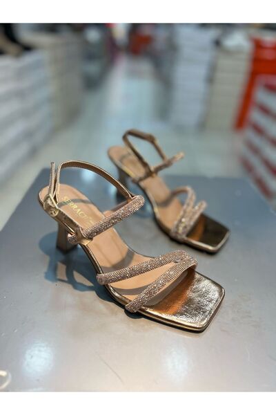 Hacıoğlu Ayakkabı حذاء سهرة نسائي أنيق بكعب مفتوح من Serrace