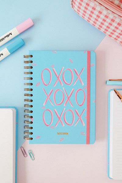 Matt Notebook A5 15x21 سم - دفتر ملاحظات غير مؤرخ مع خطوط مرنة حلزونية XOXO