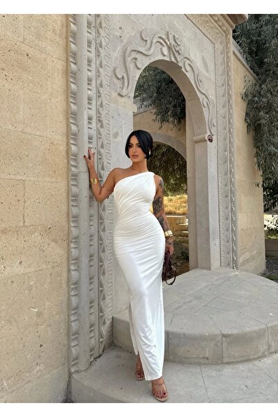 kırmızı butiks Λευκό Μονόμανικο Μακρύ Φόρεμα με Σούρες