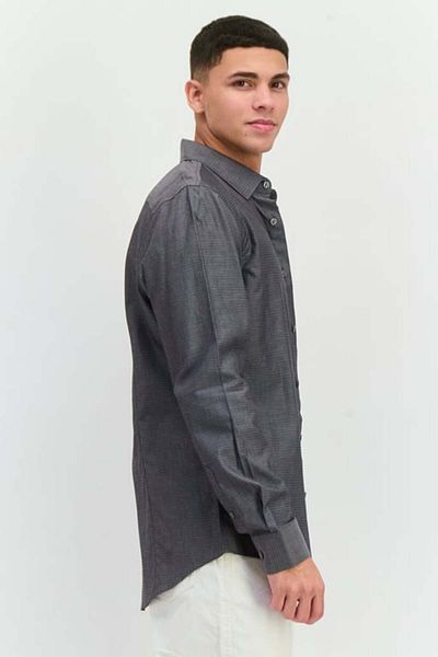 Perry Ellis قميص رجالي كاجوال بقصّة Slim Fit وطبعة متعرجة وأكمام طويلة، أسود