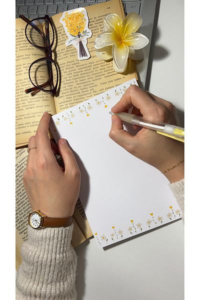 Handeto Kraft Daisy Themed A5 Notepad - Check Pluck Notebook with Glue Memo Pad and No Line Notebook