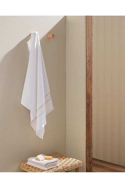 Madame Coco Raya 100% Cotton Bath Towel - White/Beige