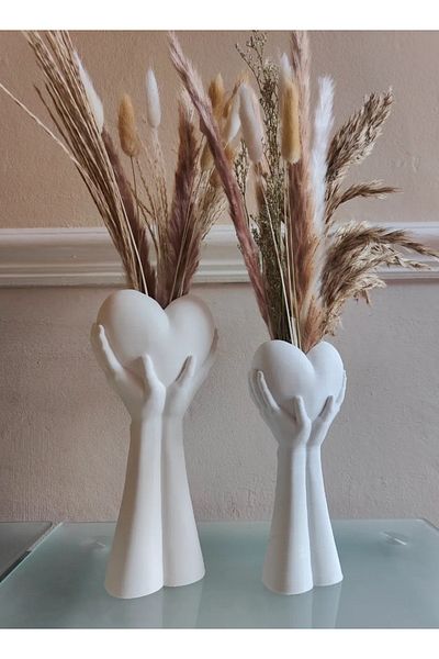 3D Brothers Heart-In-Hand Vase - Elegant and Unique Decorative iece