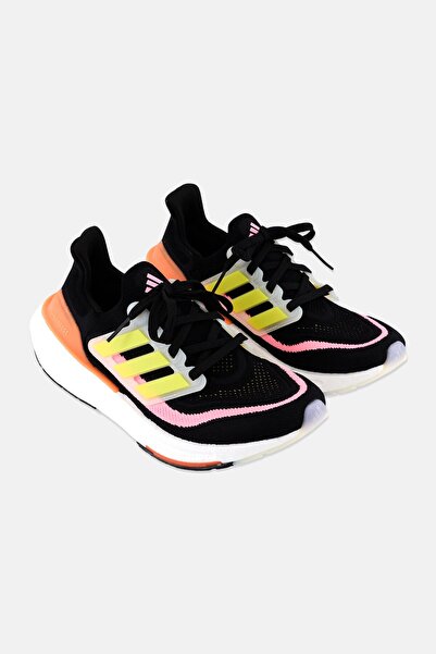 adidas حذاء الجري Ultraboost Light برباط للنساء، أسود