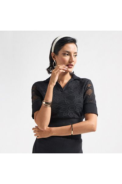 FAV Lace Textured T-shirt With Collar And Short Sleeves
