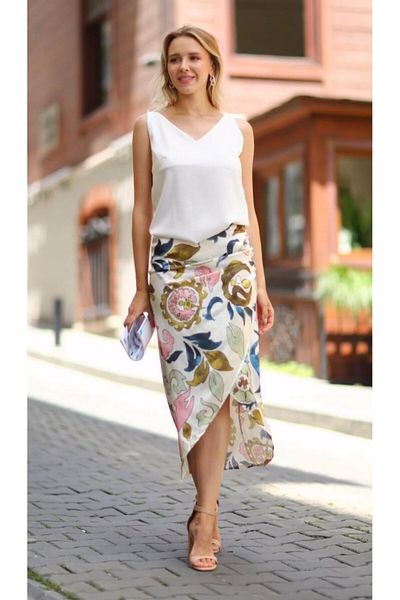 STYLE NİŞANTAŞI Σατέν φούστα με σχίσιμο λουλούδι εκρού