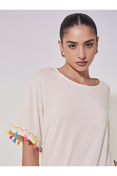 Take Two By Styli تي شيرت بقصّة مريحة ومزين بشراشيب من الدانتيل