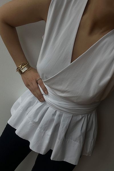 Seda Yalçın Atelier Λευκή μπλούζα μάρκας με μανίκια με κορδόνια