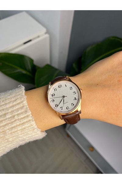 LUNA Eyewear Women's Minimal Vintage Round Leather Strap Steel Case Retro Wristwatch with Brown Gold Numerals