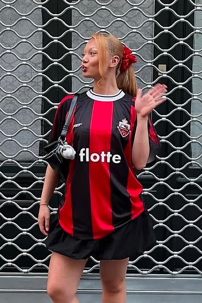 EFBUTİK Κόκκινο μαύρο μπλουζάκι Τζέρσεϊ Hello Kitty&Flotte