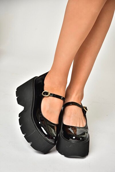 Fox Shoes U272906708 Дамски черни лачени обувки с клиновидна подметка