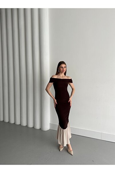 Laluvia Φόρεμα με βολάν με λαιμόκοψη σε καφέ χρώμα - 4798