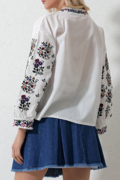 VAGGON Women's White Judge Collar Button Detailed Ribbed Embroidered Woven Blouse Prmx11927