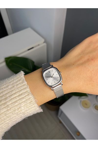 LUNA Eyewear Women's Minimal Vintage Round Case Retro Wristwatch with Silver Grey Steel Mesh Strap
