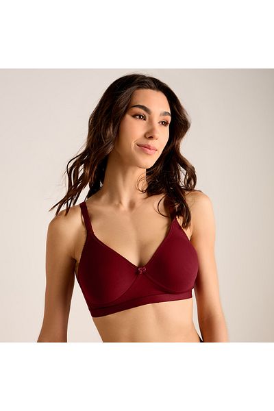 FAV Adjustable Strap Bra with Hook and Eye Closure