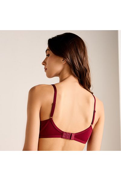 FAV Adjustable Strap Bra with Hook and Eye Closure