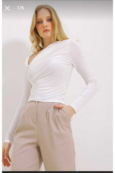 Butik Merrline Women's Draped Neck Detail Blouse