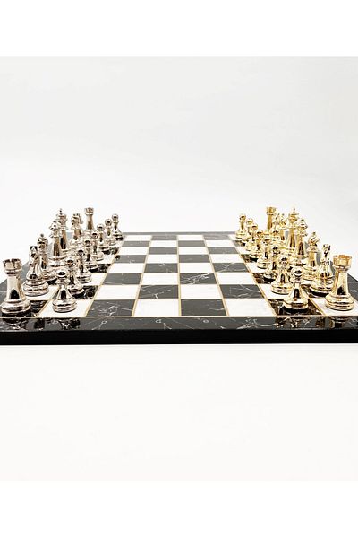 GGS GrandGiftStore Wooden Chess Set and Metal Chess Pieces Stylish Chess Set Black White Square