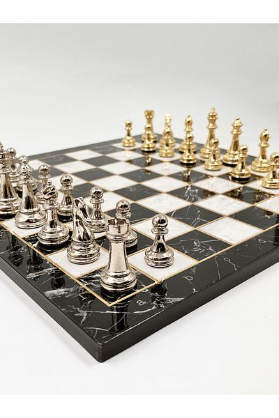 GGS GrandGiftStore Wooden Chess Set and Metal Chess Pieces Stylish Chess Set Black White Square