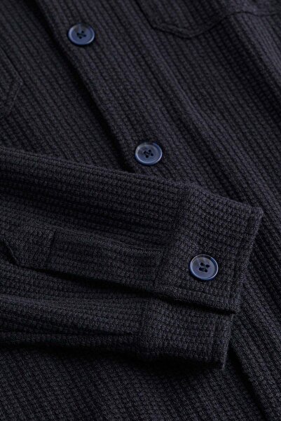 H&M قميص خارجي بقصّة عادية ومطرّز