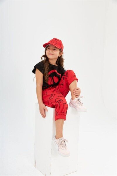 Hilal Akıncı Kids Căști pentru fete, tricou negru imprimat, blugi cu lanț, cu scris, Capri, fără pălărie, set de 2 piese
