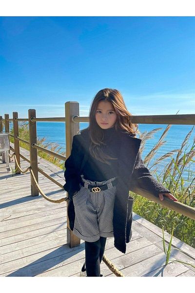 Hilal Akıncı Kids Tricotaj pentru fete Pulover Houndstooth Model Pantaloni scurți Curea Sosete negre Set de 4