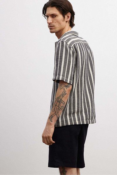 H&M Regular Fit Textured resort shirt