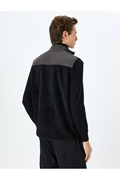Koton Dik Yaka Fermuarlı Cep Detaylı Renk Kontrastlı Peluş Oversize Spor Yelek