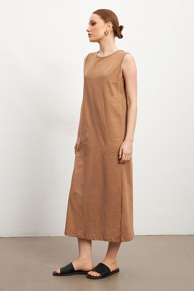 MODAGEN Φόδρα αμάνικο φόρεμα Camel με σκίσιμο Modest