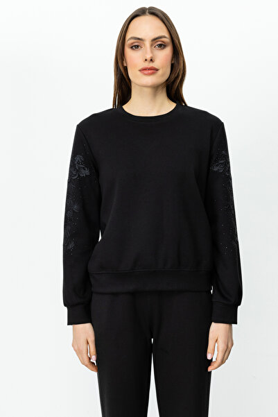 ON Μαύρο φούτερ με λεπτομέρεια κεντήματος στα μανίκια-56375