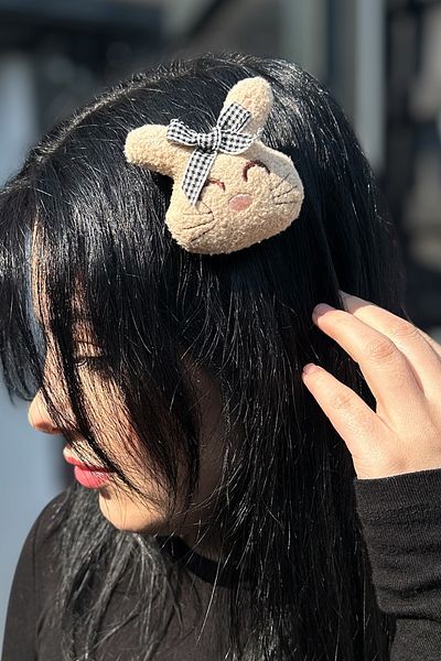 TAKIŞTIR Кафява фигурка на заек за коса