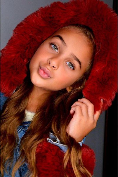 Hilal Akıncı Kids Girl's Hooded Blue Denim Jacket with Fur Detail on Sleeves