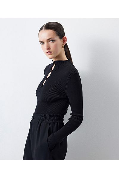 İpekyol Strickmode mit Cut-outs und Knöpfen