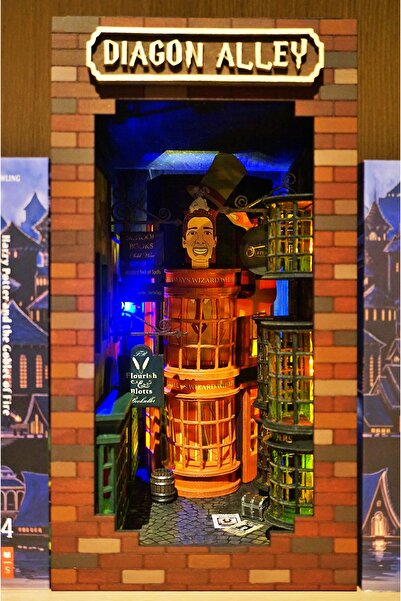 White Rabbit Art Works Wizard's Alley Harry Potter Booknook, Diagon Alley Kit...